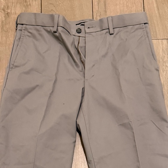 Dockers Men's Chino Pants in Tan and Light Gray - Picture 8 of 8